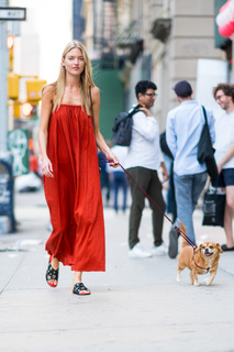 Martha Hunt feet photo thumbnail