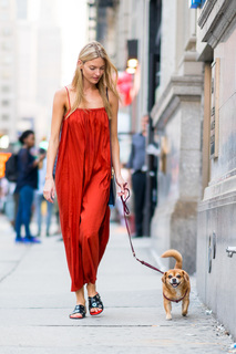 Martha Hunt feet photo thumbnail