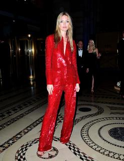 Martha Hunt feet photo thumbnail