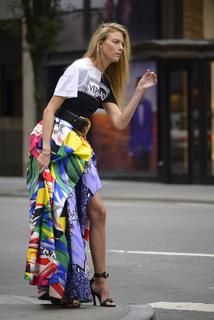 Martha Hunt feet photo thumbnail