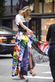 Martha Hunt feet photo thumbnail