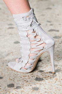 Martha Hunt feet photo thumbnail