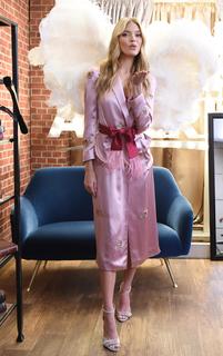 Martha Hunt feet photo thumbnail
