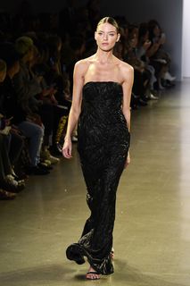 Martha Hunt feet photo thumbnail