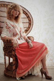 Martha Hunt feet photo thumbnail
