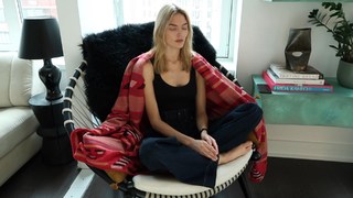 Martha Hunt feet photo thumbnail