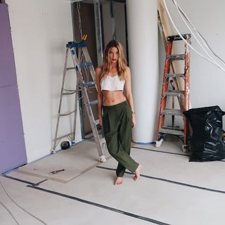 Martha Hunt feet photo thumbnail