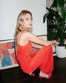 Martha Hunt feet photo thumbnail