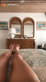Martha Hunt feet photo thumbnail