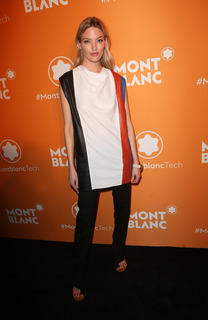 Martha Hunt feet photo thumbnail