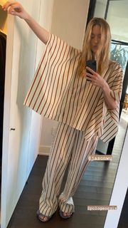Martha Hunt feet photo thumbnail