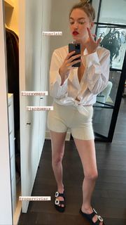 Martha Hunt feet photo thumbnail