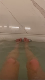 Martha Hunt feet photo thumbnail