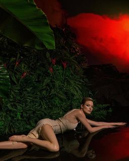 Martha Hunt feet photo thumbnail