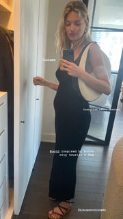 Martha Hunt feet photo thumbnail