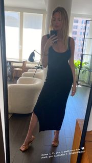 Martha Hunt feet photo thumbnail