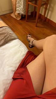 Martha Hunt feet photo thumbnail