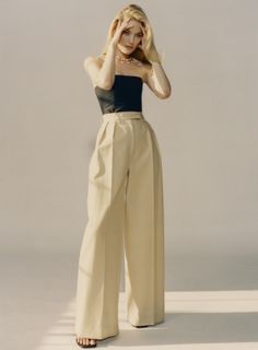 Martha Hunt feet photo thumbnail