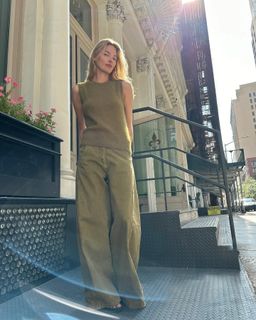 Martha Hunt feet photo thumbnail