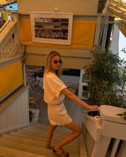 Martha Hunt feet photo thumbnail