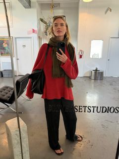 Martha Hunt feet photo 3