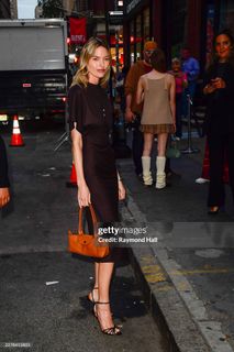 Martha Hunt feet photo 9