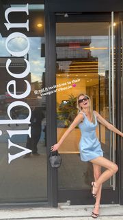 Martha Hunt feet photo 1