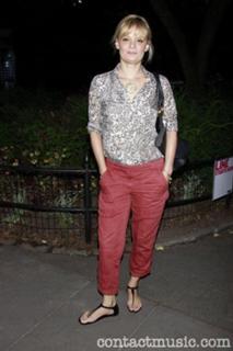 Martha Plimpton feet photo 6