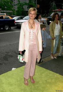 Martha Plimpton feet photo 3