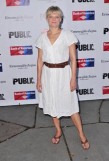 Martha Plimpton feet photo 13