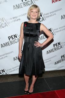 Martha Plimpton feet photo 9