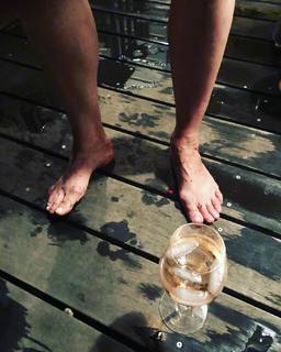 Martha Plimpton feet photo 12