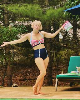 Martha Plimpton feet photo 8