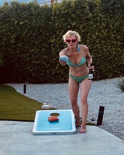 Martha Plimpton feet photo 7
