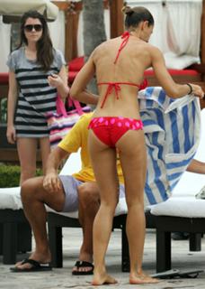 Martina Colombari feet photo thumbnail