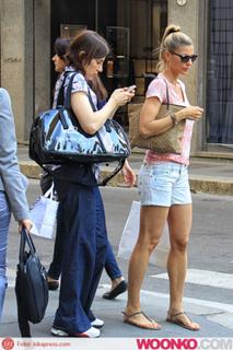 Martina Colombari feet photo thumbnail