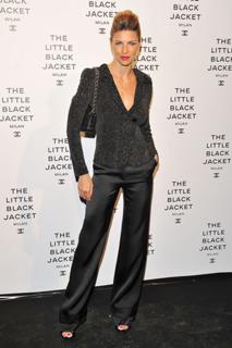 Martina Colombari feet photo thumbnail