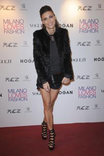 Martina Colombari feet photo thumbnail