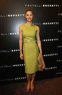 Martina Colombari feet photo thumbnail