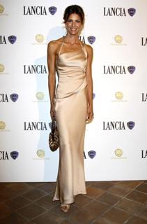 Martina Colombari feet photo thumbnail