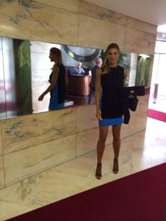 Martina Colombari feet photo thumbnail