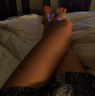 Martina Colombari feet photo thumbnail