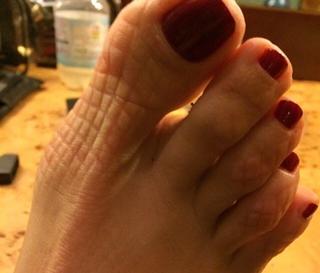 Martina Colombari feet photo thumbnail
