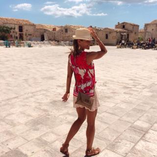 Martina Colombari feet photo thumbnail