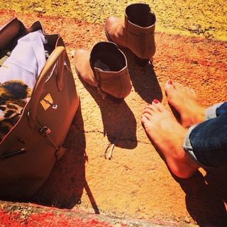 Martina Colombari feet photo thumbnail