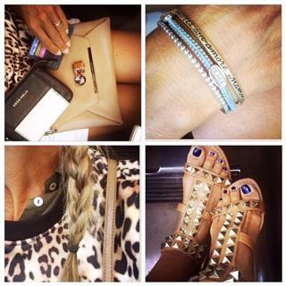 Martina Colombari feet photo thumbnail