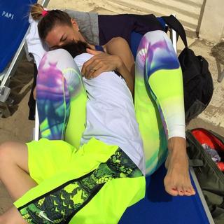 Martina Colombari feet photo thumbnail