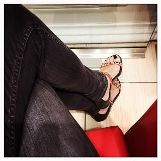 Martina Colombari feet photo thumbnail