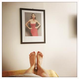 Martina Colombari feet photo thumbnail