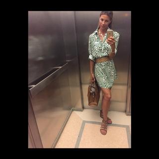 Martina Colombari feet photo thumbnail